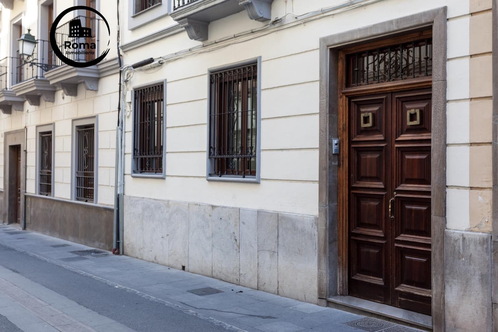 Apartamento de 15 habitaciones en Granada ciudad en venta - 1.175.000 € (Ref: 9652169)