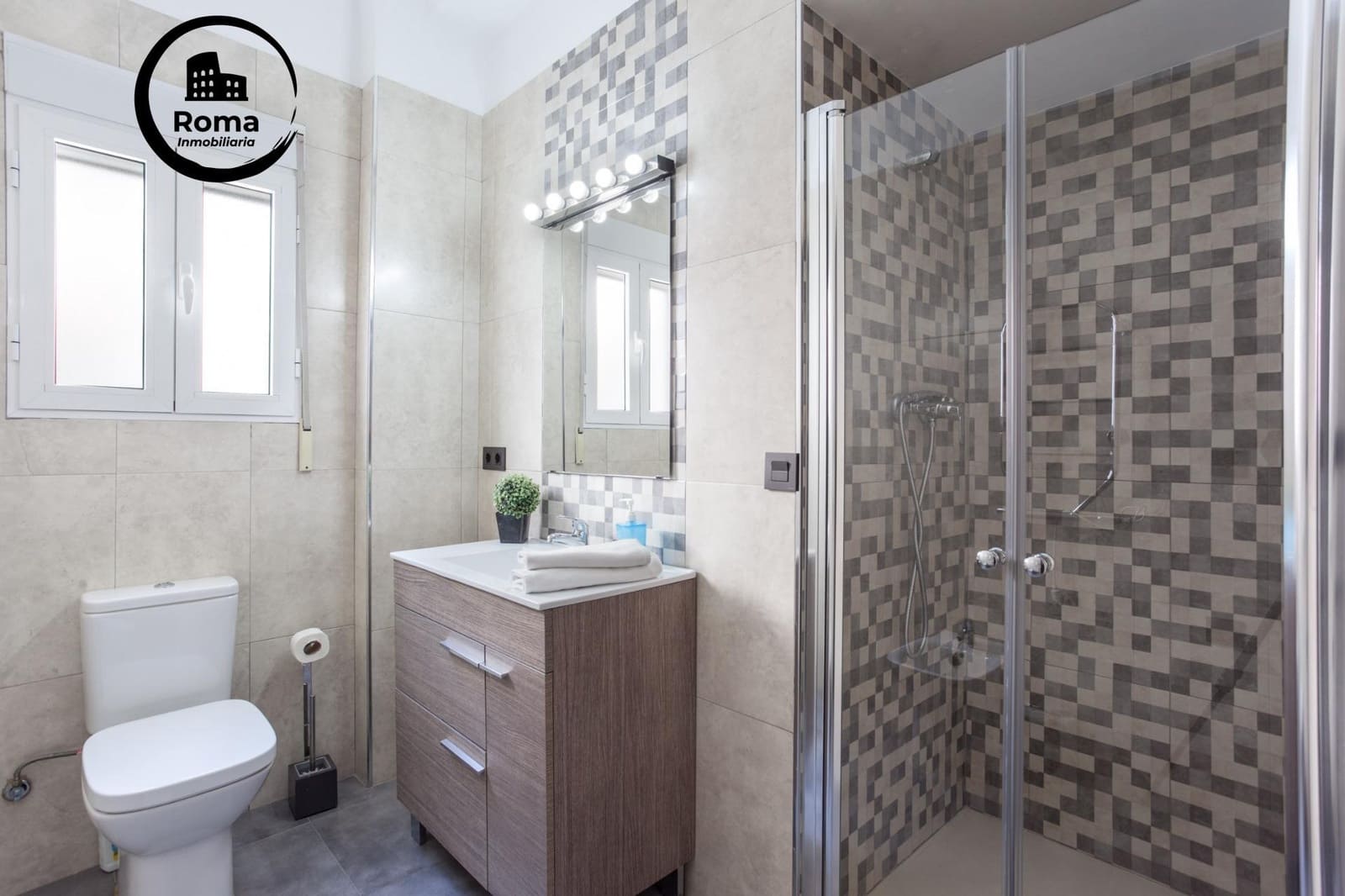 Apartamento de 15 habitaciones en Granada ciudad en venta - 1.175.000 € (Ref: 9652169)