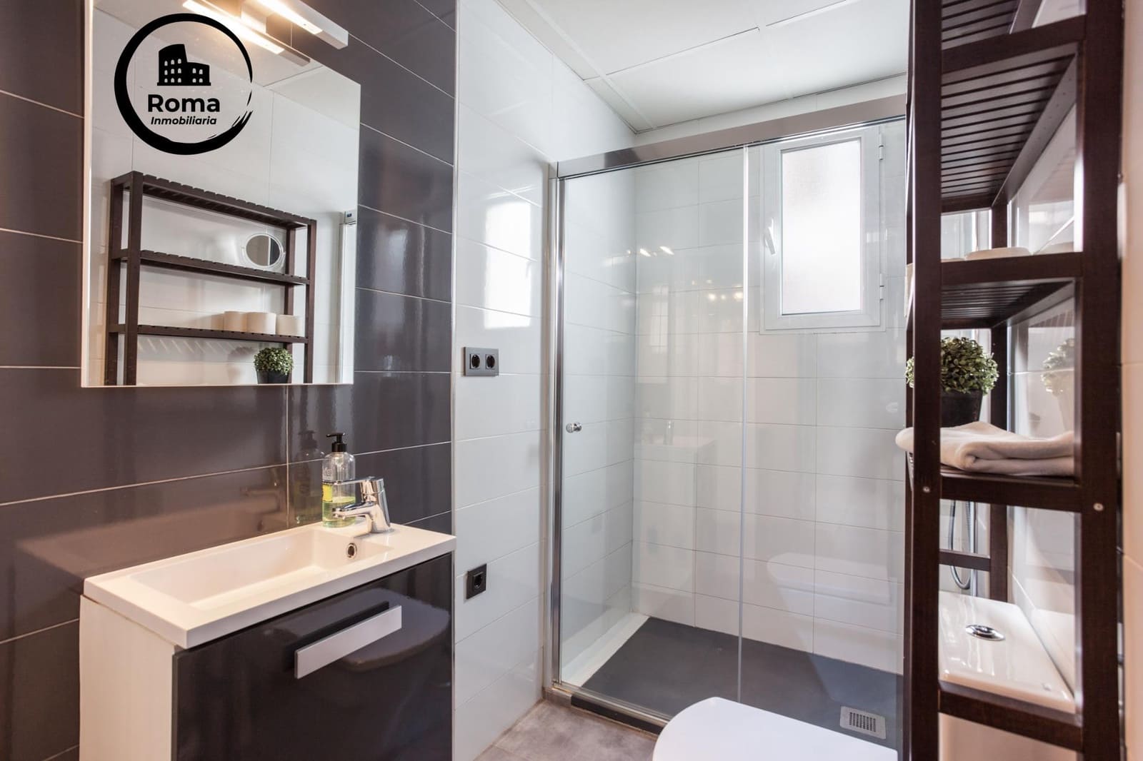 Apartamento de 15 habitaciones en Granada ciudad en venta - 1.175.000 € (Ref: 9652169)