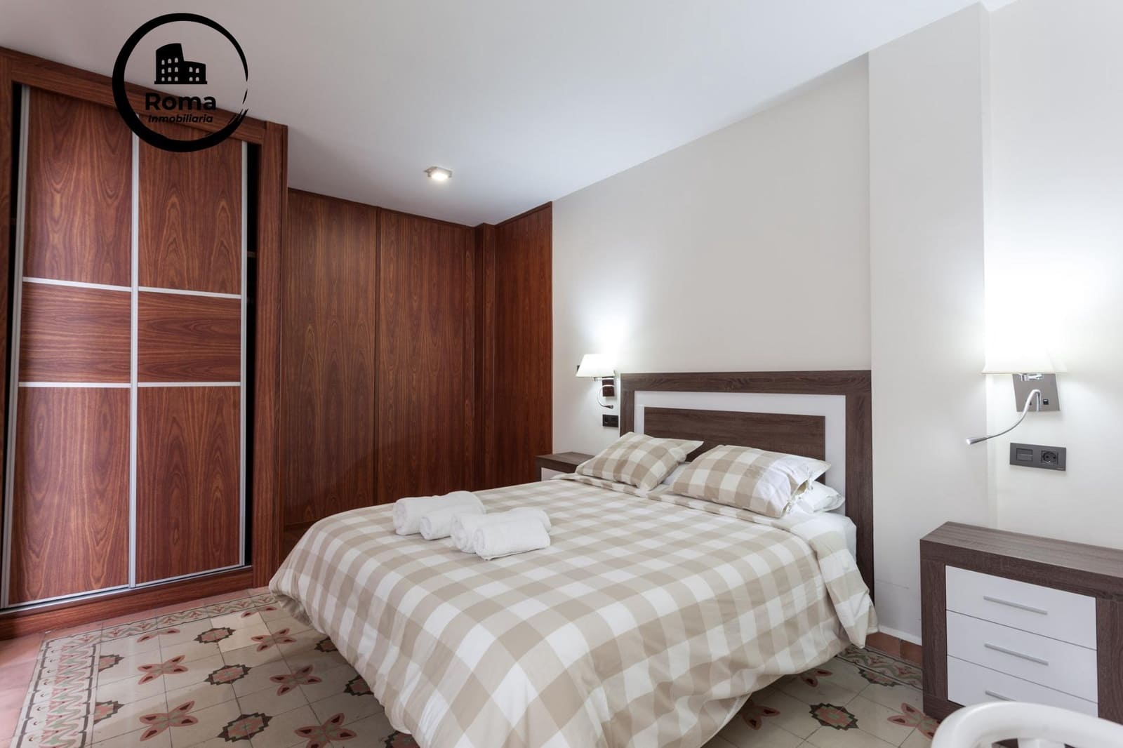 Apartamento de 15 habitaciones en Granada ciudad en venta - 1.175.000 € (Ref: 9652169)