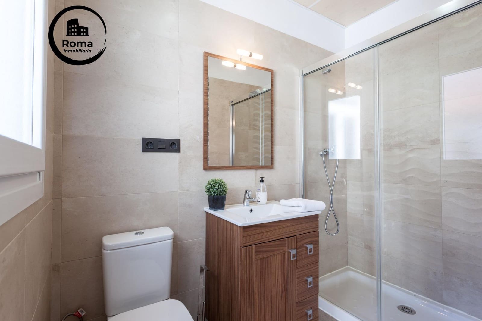 Apartamento de 15 habitaciones en Granada ciudad en venta - 1.175.000 € (Ref: 9652169)