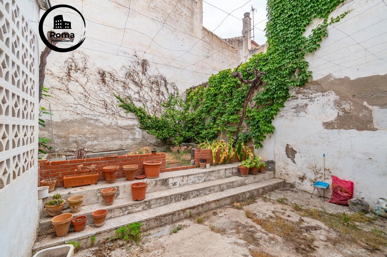 3 bedroom Terraced Villa for sale in La Zubia with garage - € 220,000 (Ref: 9656220)