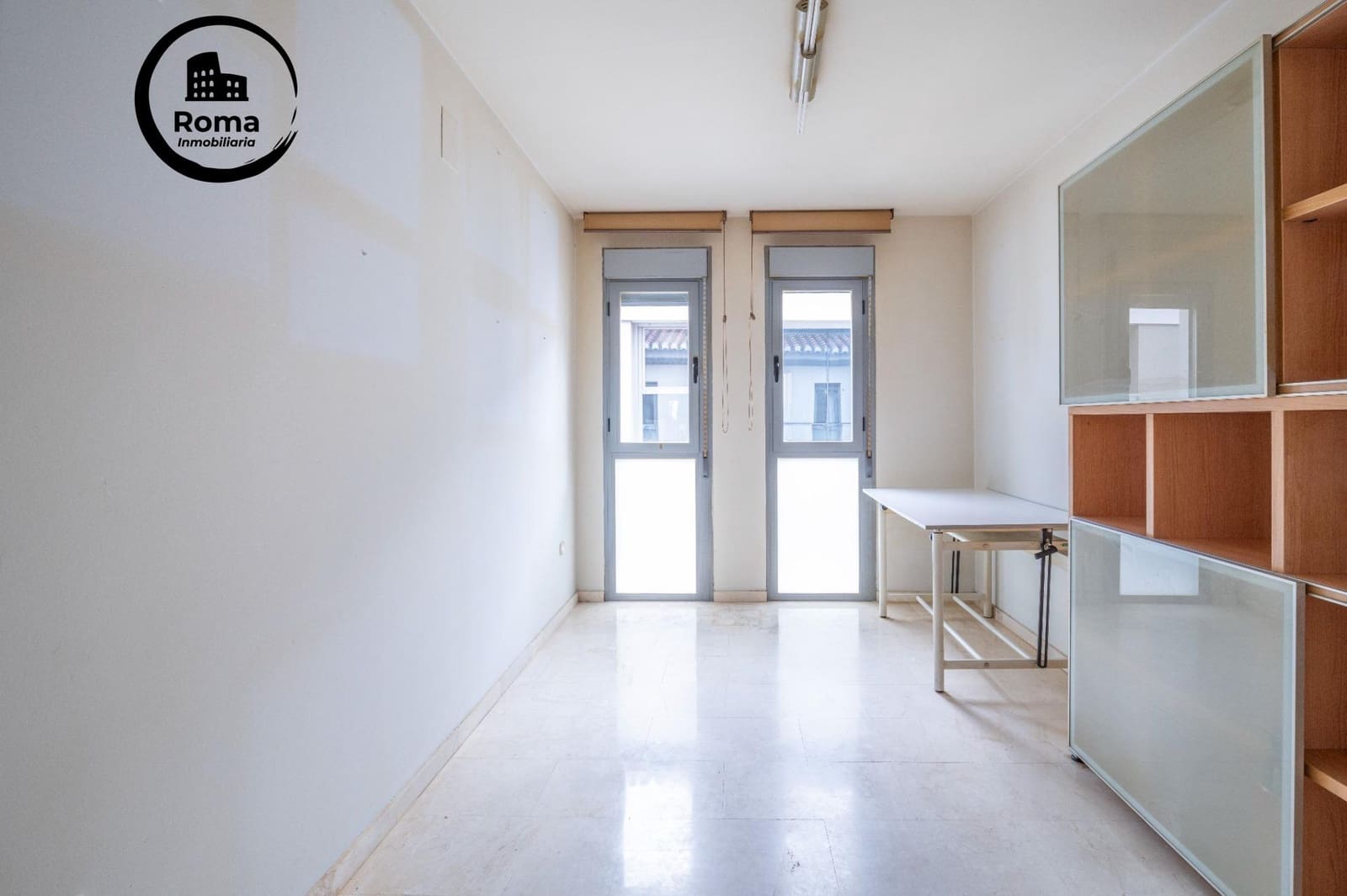 5 bedroom Flat for sale in Granada city with garage - € 358,000 (Ref: 9663863)