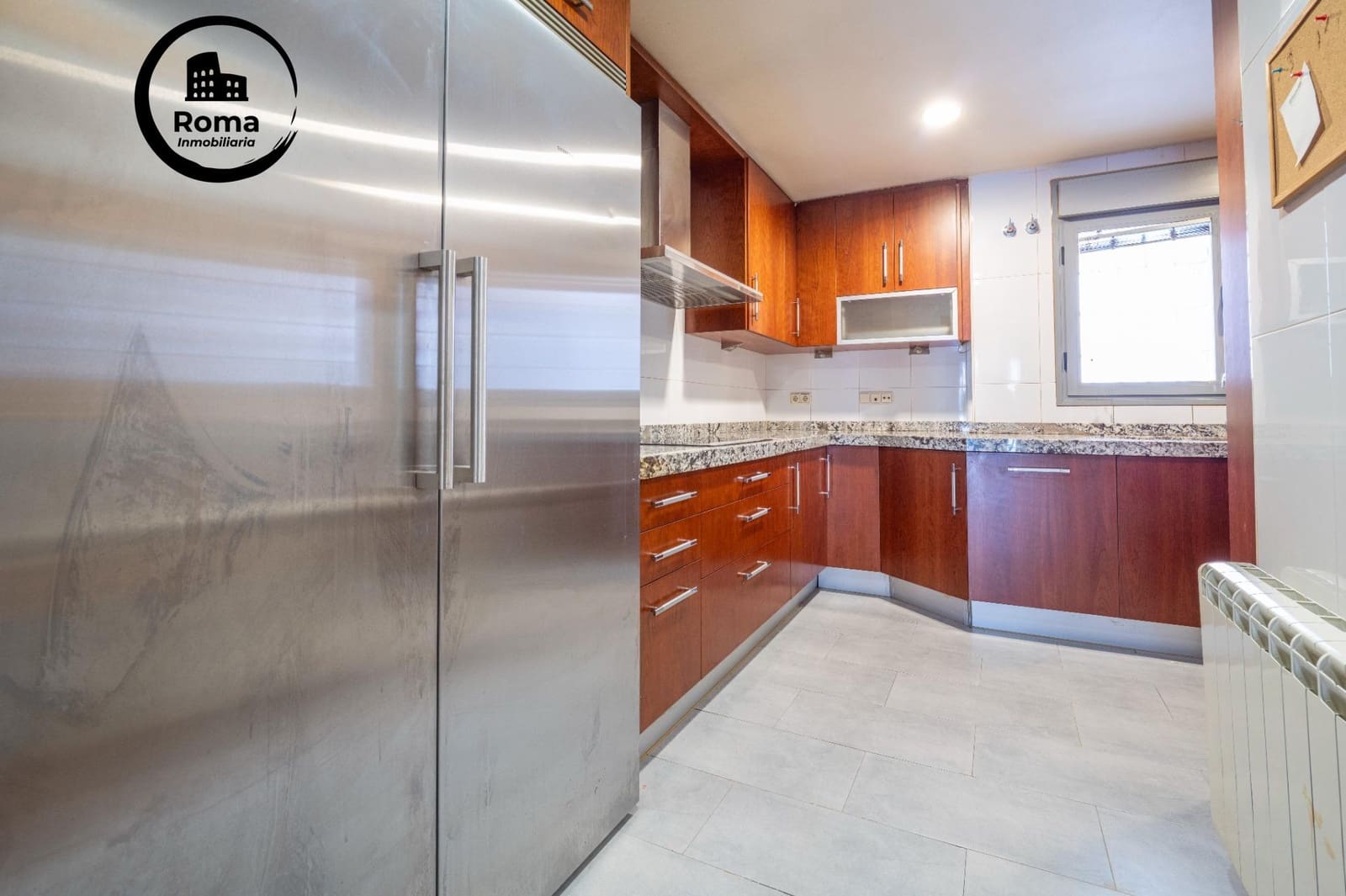 5 bedroom Flat for sale in Granada city with garage - € 358,000 (Ref: 9663863)