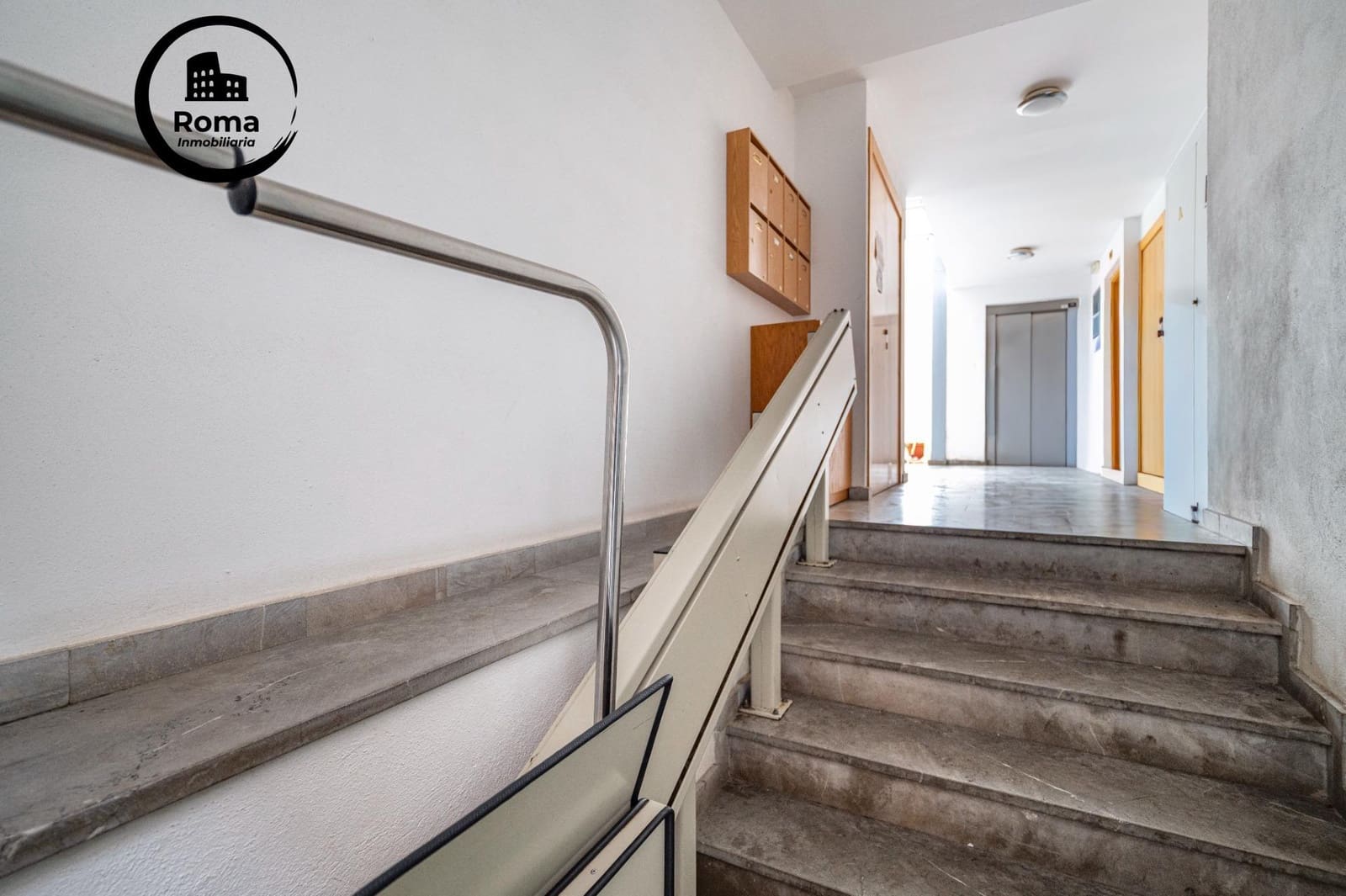 5 bedroom Flat for sale in Granada city with garage - € 358,000 (Ref: 9663863)