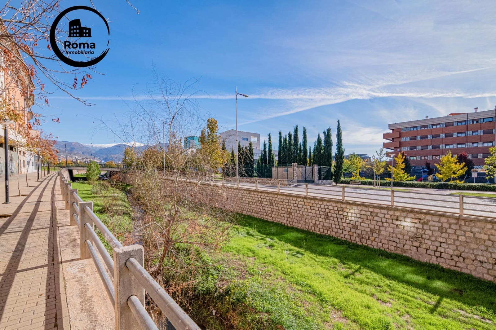 Piso de 3 habitaciones en Granada ciudad en venta - 239.000 € (Ref: 9663878)