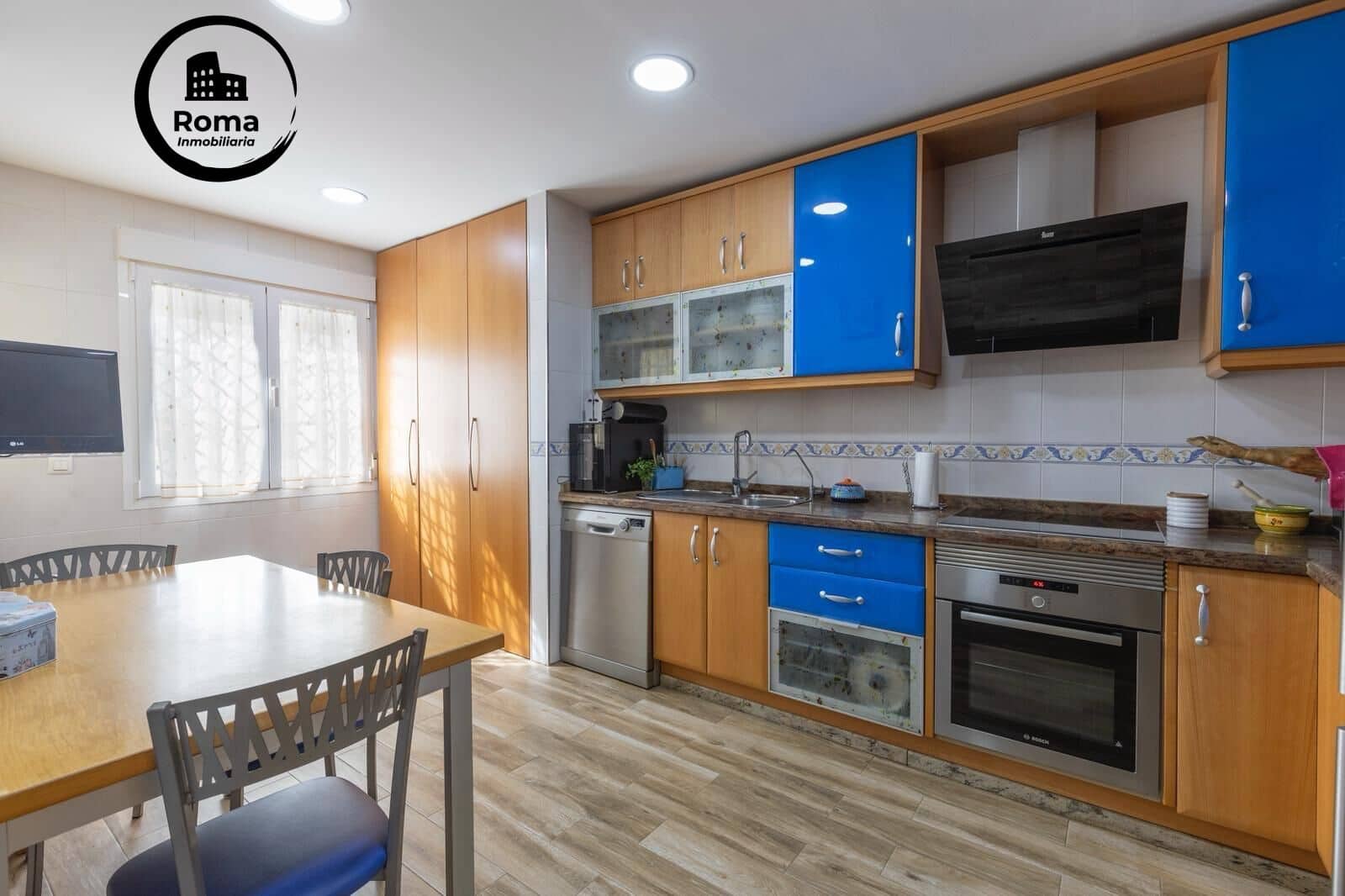 4 bedroom Semi-detached Villa for sale in Albolote with garage - € 299,900 (Ref: 9663884)