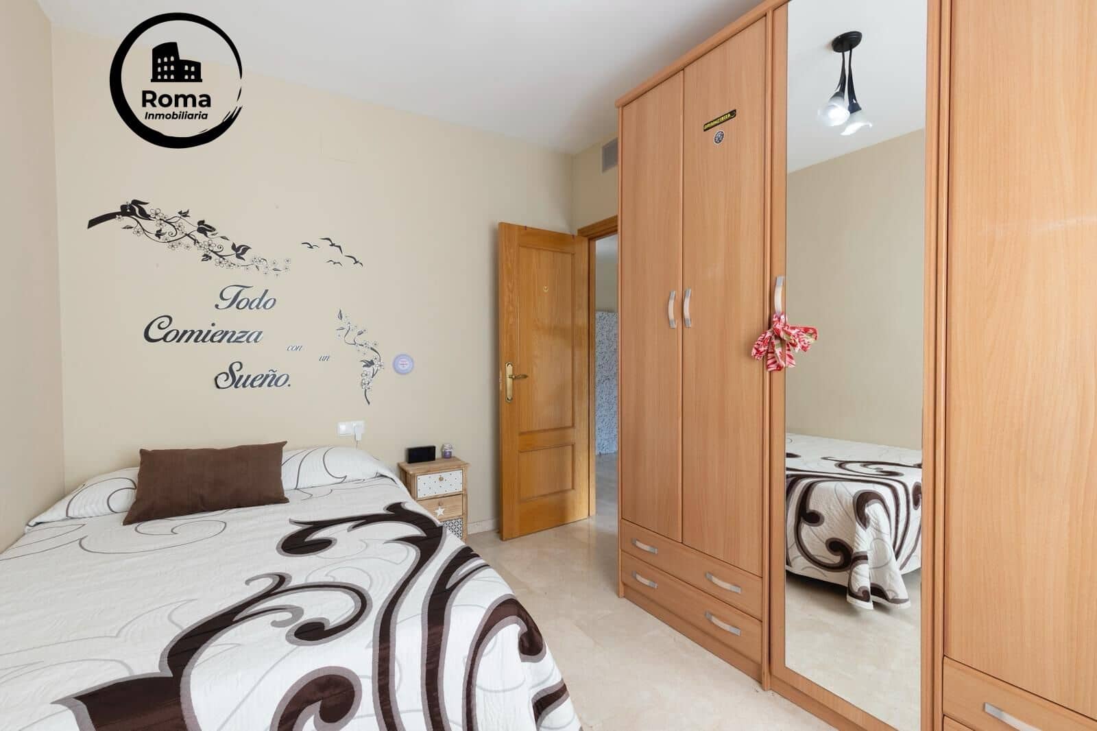 4 bedroom Semi-detached Villa for sale in Albolote with garage - € 299,900 (Ref: 9663884)