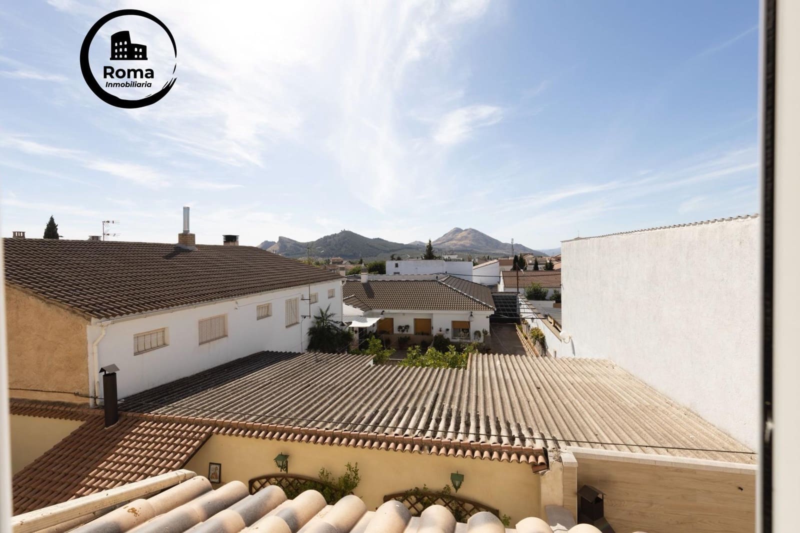 4 bedroom Semi-detached Villa for sale in Albolote with garage - € 299,900 (Ref: 9663884)