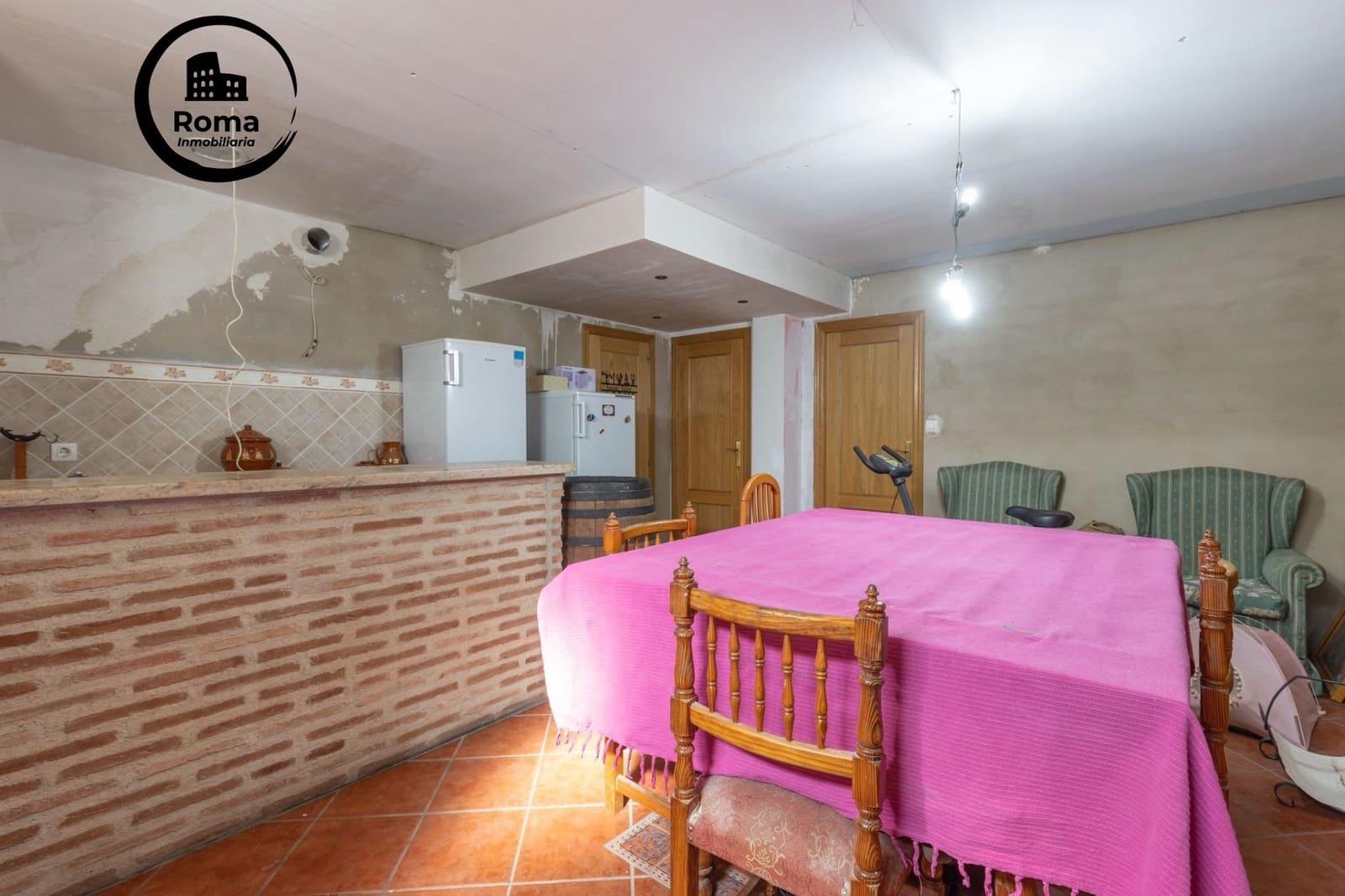 4 bedroom Semi-detached Villa for sale in Albolote with garage - € 299,900 (Ref: 9663884)