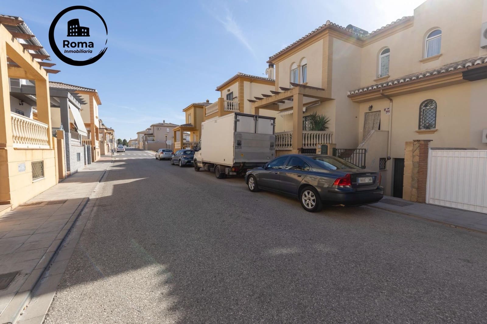 4 bedroom Semi-detached Villa for sale in Albolote with garage - € 299,900 (Ref: 9663884)