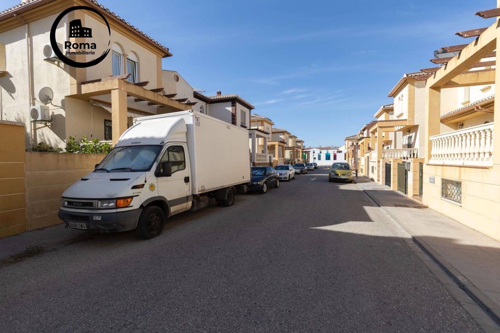 4 bedroom Semi-detached Villa for sale in Albolote with garage - € 299,900 (Ref: 9663884)