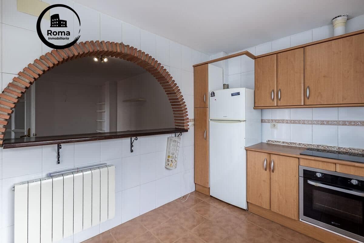 4 slaapkamer Rijtjeshuis te koop in La Zubia met garage - € 220.000 (Ref: 9666707)