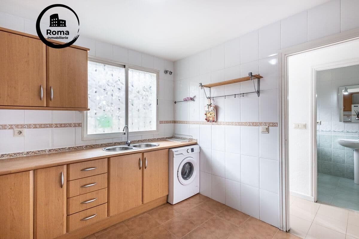 4 slaapkamer Rijtjeshuis te koop in La Zubia met garage - € 220.000 (Ref: 9666707)