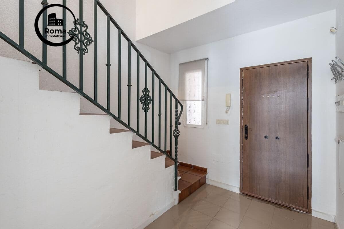 4 slaapkamer Rijtjeshuis te koop in La Zubia met garage - € 220.000 (Ref: 9666708)