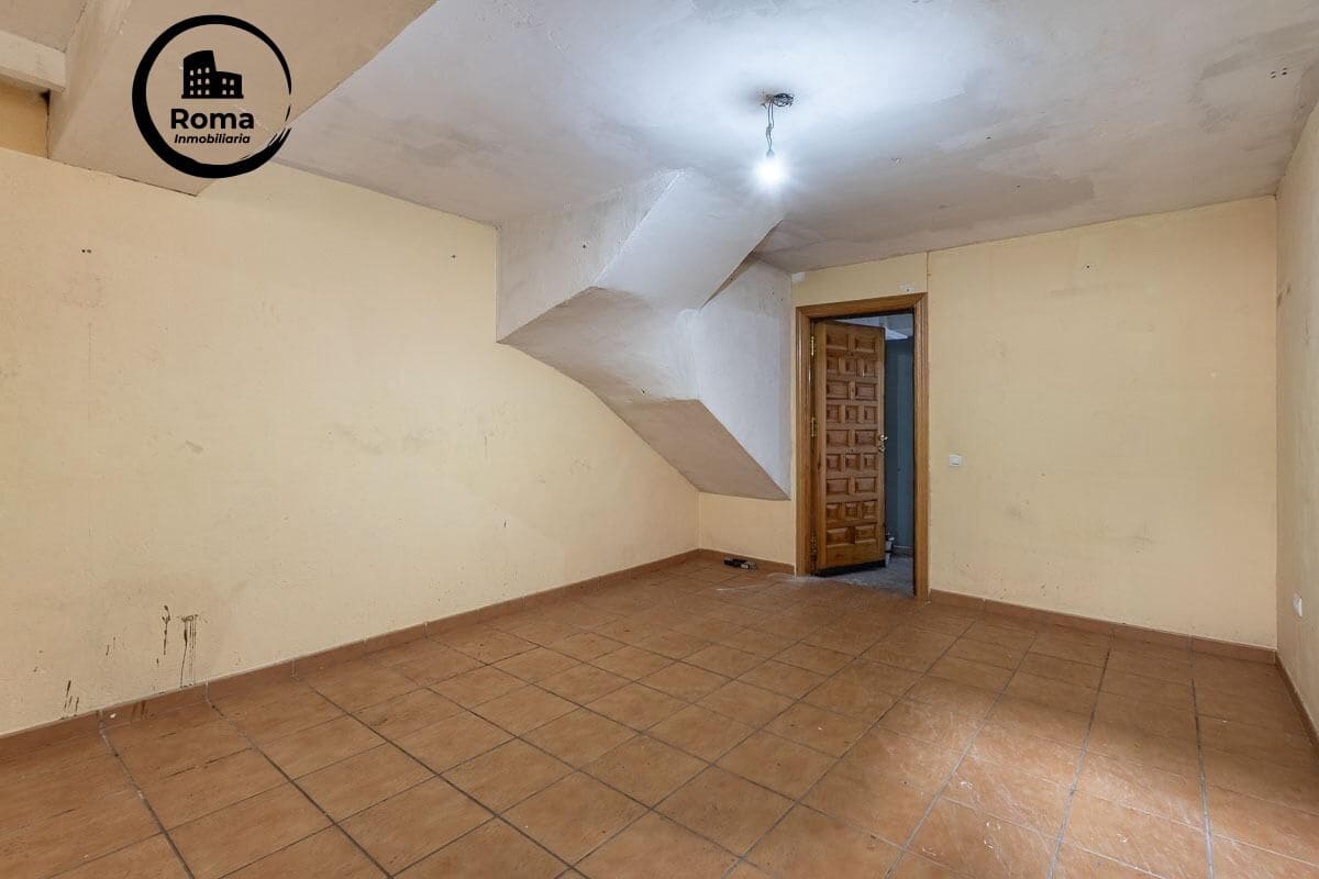 4 slaapkamer Rijtjeshuis te koop in La Zubia met garage - € 220.000 (Ref: 9666708)