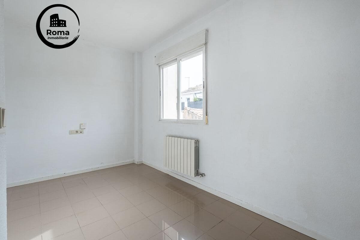 4 slaapkamer Rijtjeshuis te koop in La Zubia met garage - € 220.000 (Ref: 9666708)