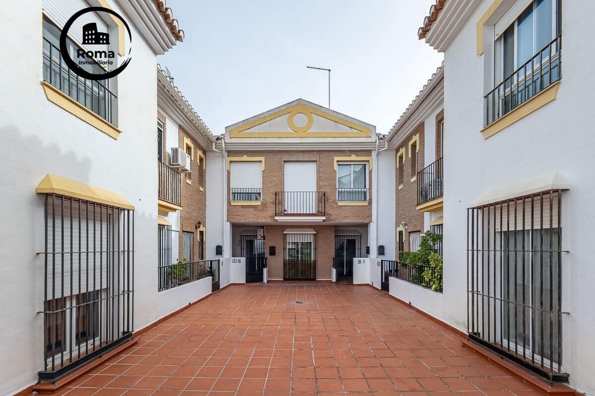 4 slaapkamer Rijtjeshuis te koop in La Zubia met garage - € 220.000 (Ref: 9666708)