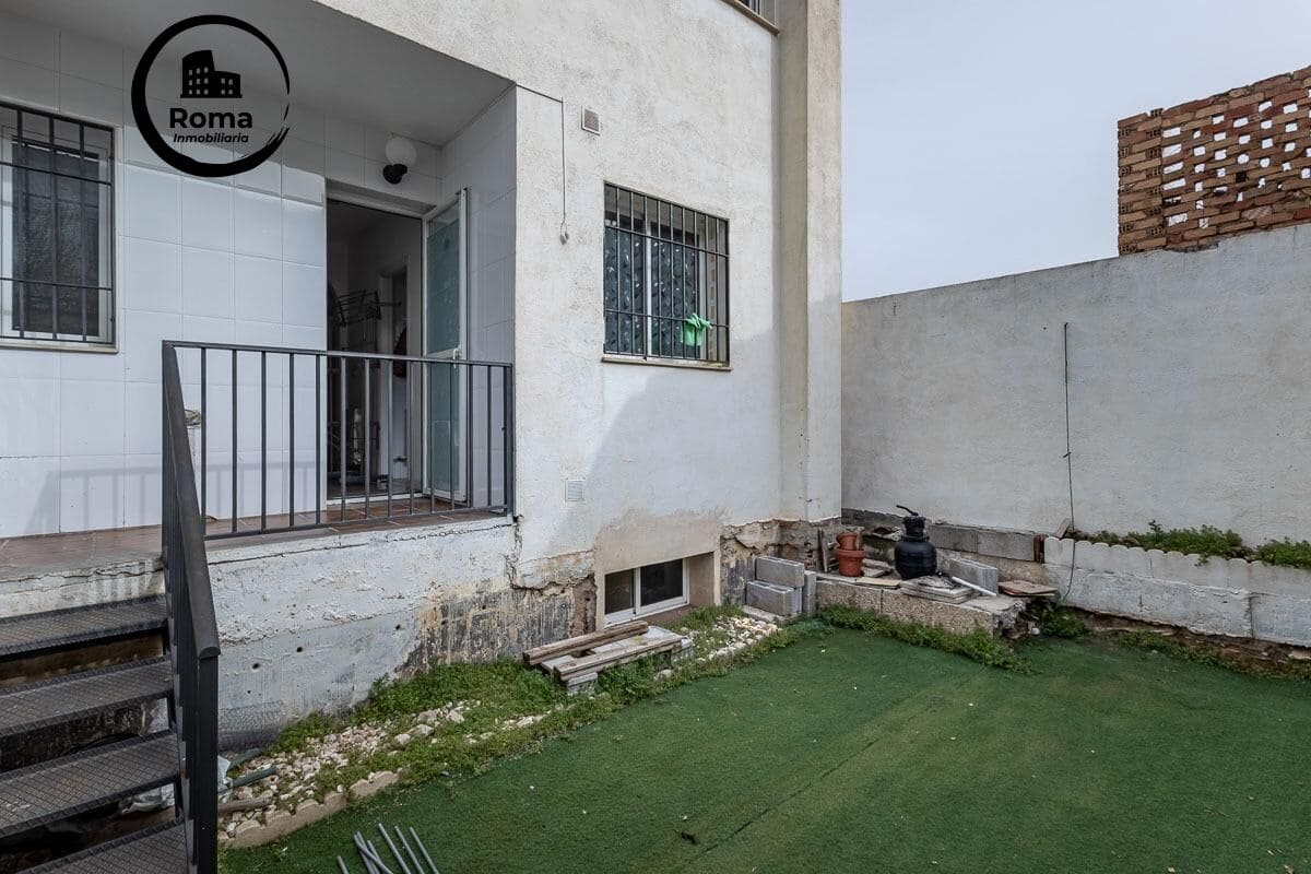 4 slaapkamer Rijtjeshuis te koop in La Zubia met garage - € 220.000 (Ref: 9666708)