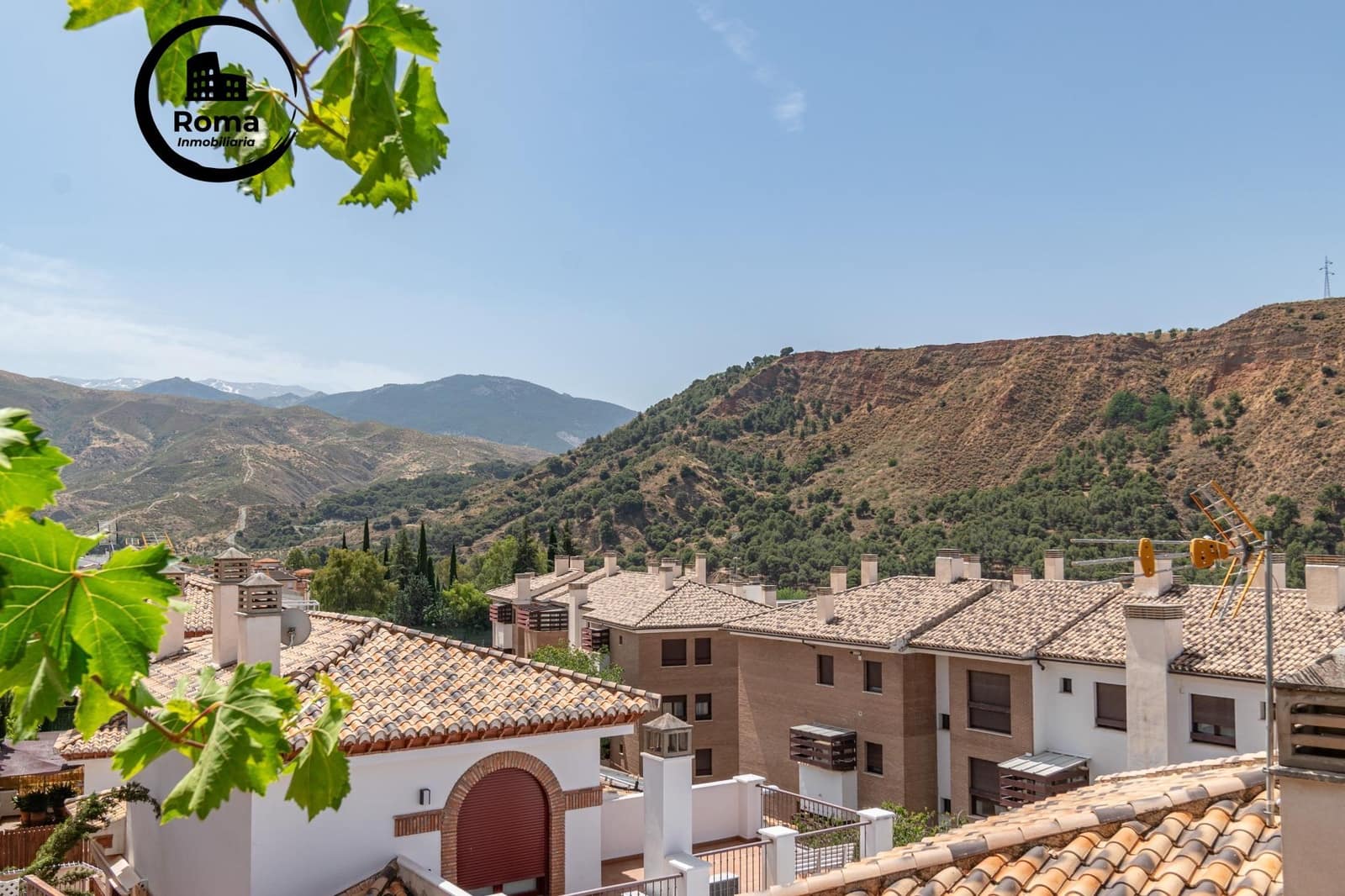 5 slaapkamer Halfvrijstaande villa te koop in Granada stad met zwembad garage - € 410.000 (Ref: 9666712)