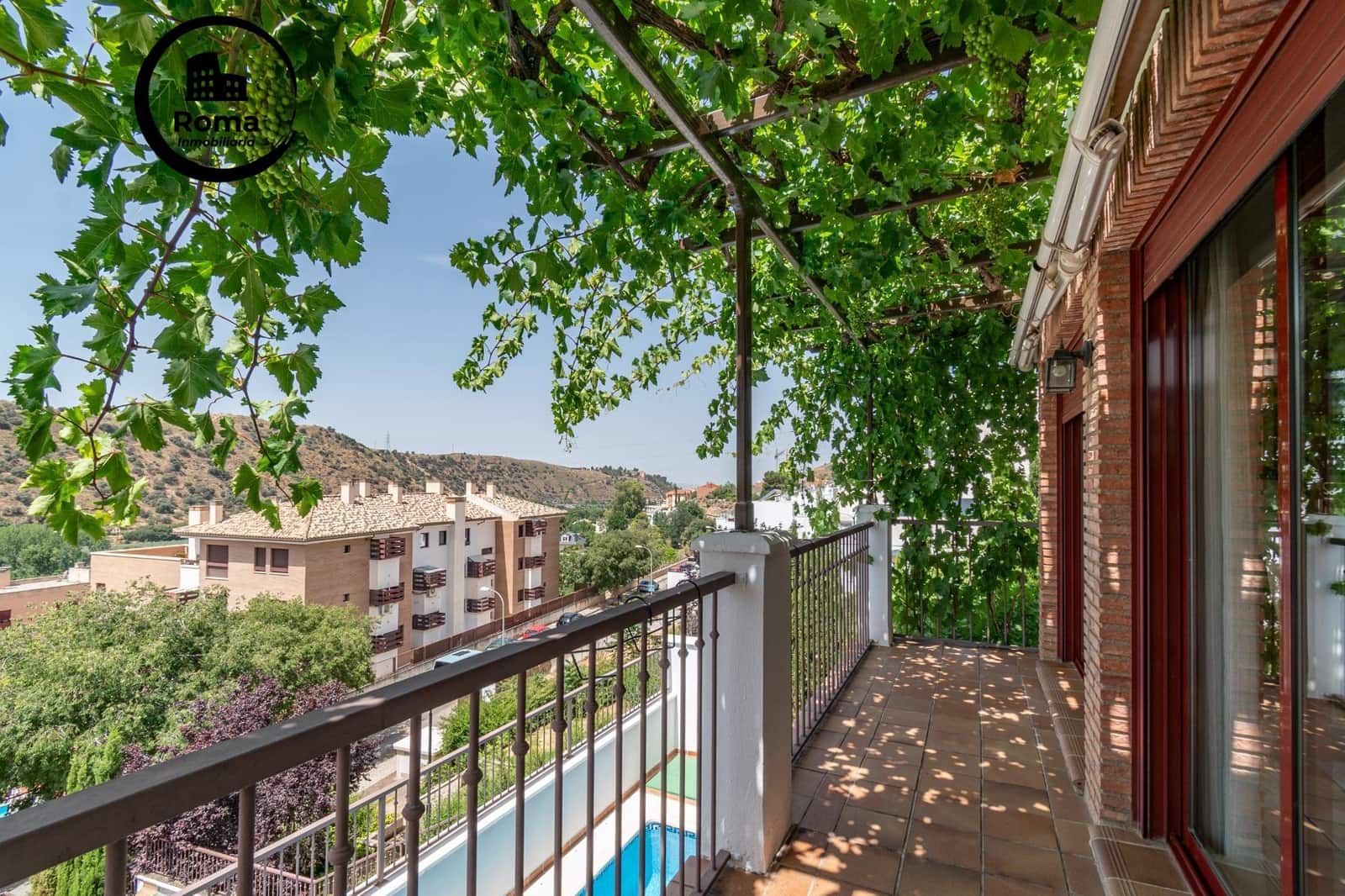 5 slaapkamer Halfvrijstaande villa te koop in Granada stad met zwembad garage - € 410.000 (Ref: 9666712)