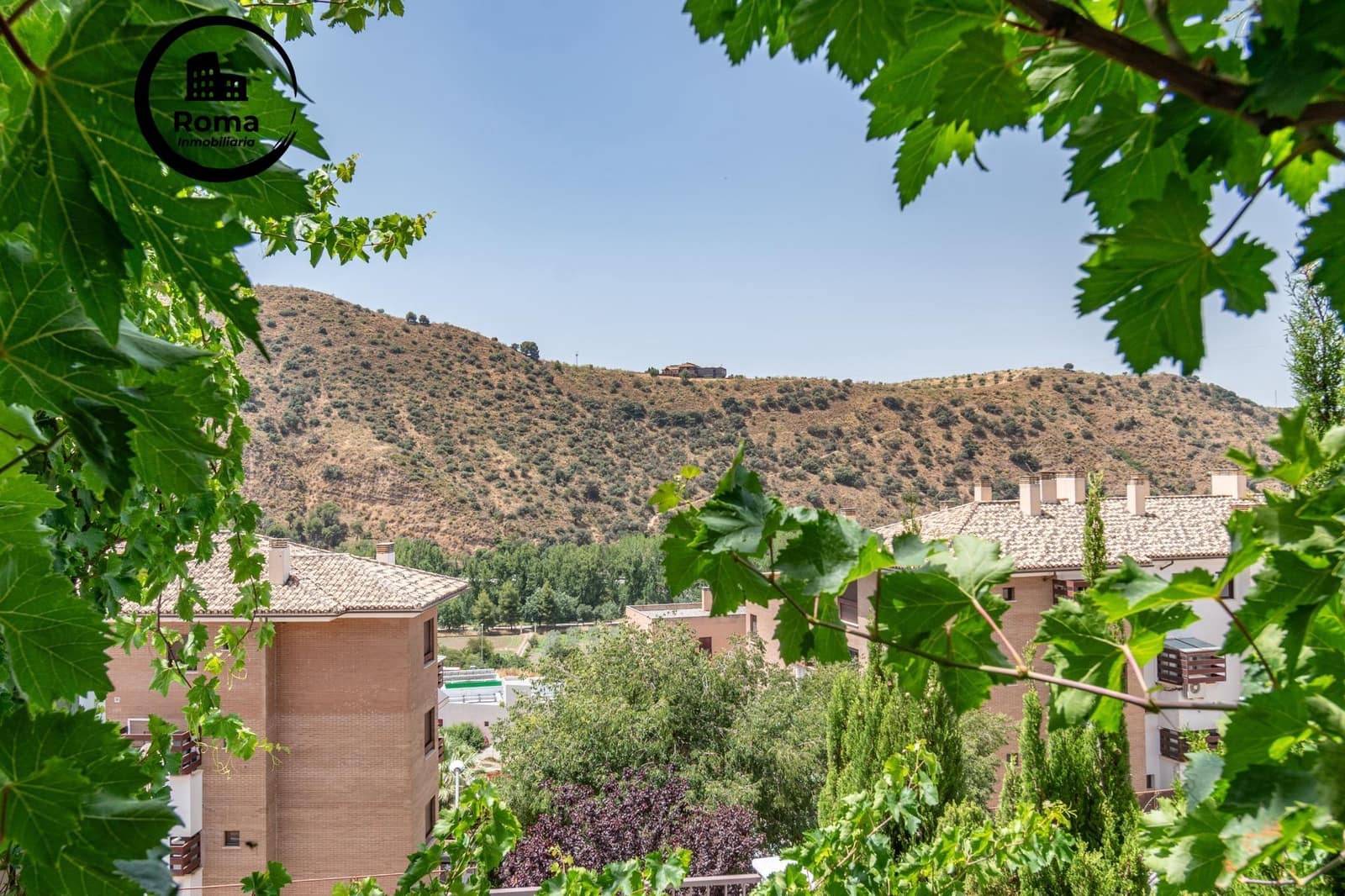 5 slaapkamer Halfvrijstaande villa te koop in Granada stad met zwembad garage - € 410.000 (Ref: 9666712)