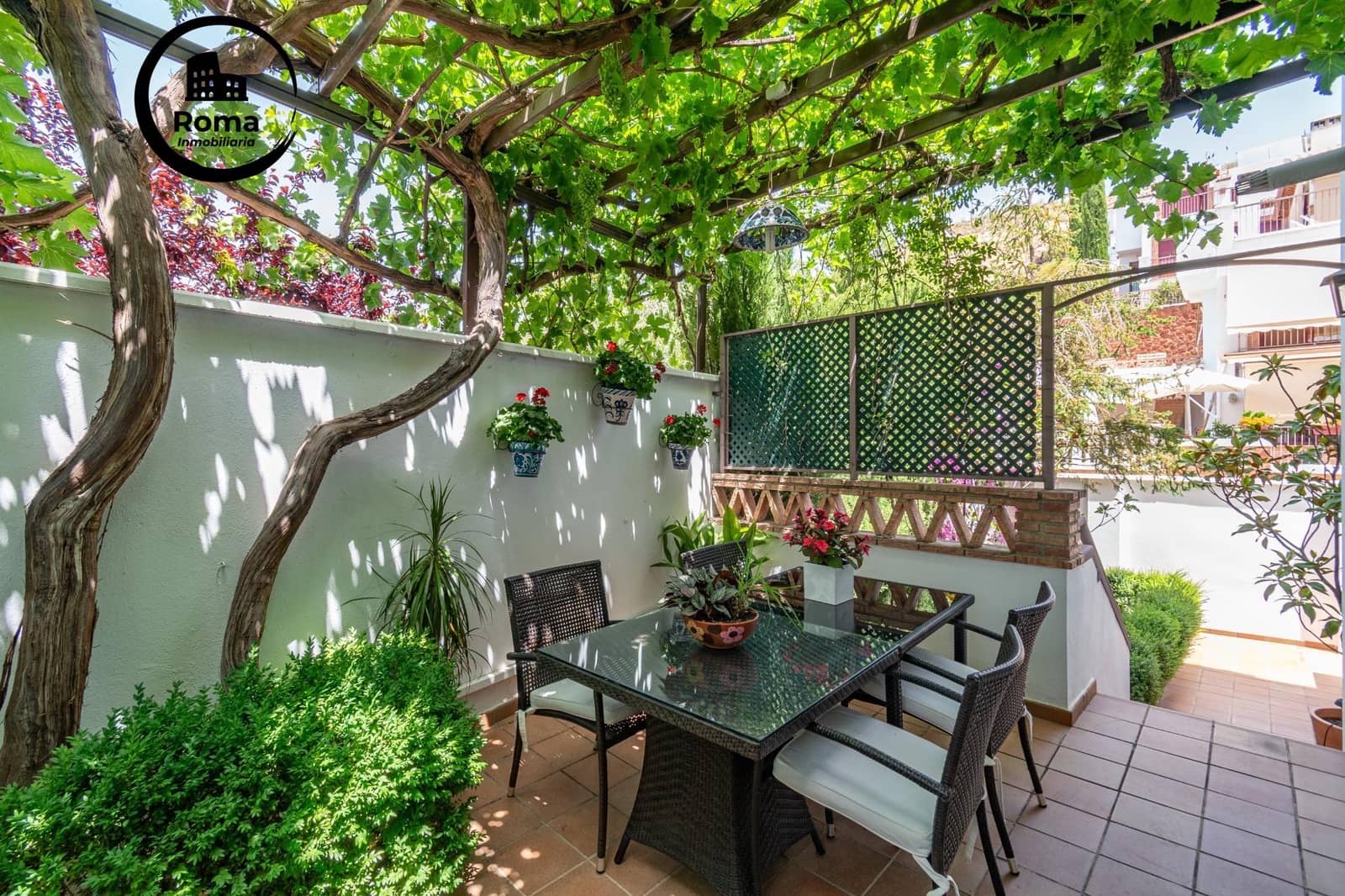 5 slaapkamer Halfvrijstaande villa te koop in Granada stad met zwembad garage - € 410.000 (Ref: 9666712)