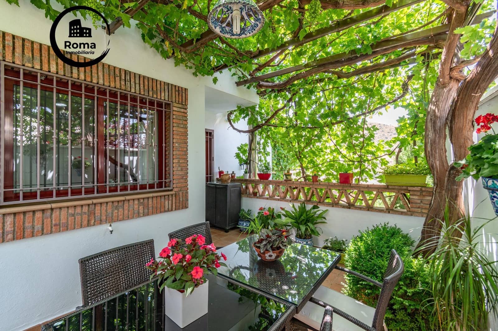 5 slaapkamer Halfvrijstaande villa te koop in Granada stad met zwembad garage - € 410.000 (Ref: 9666712)