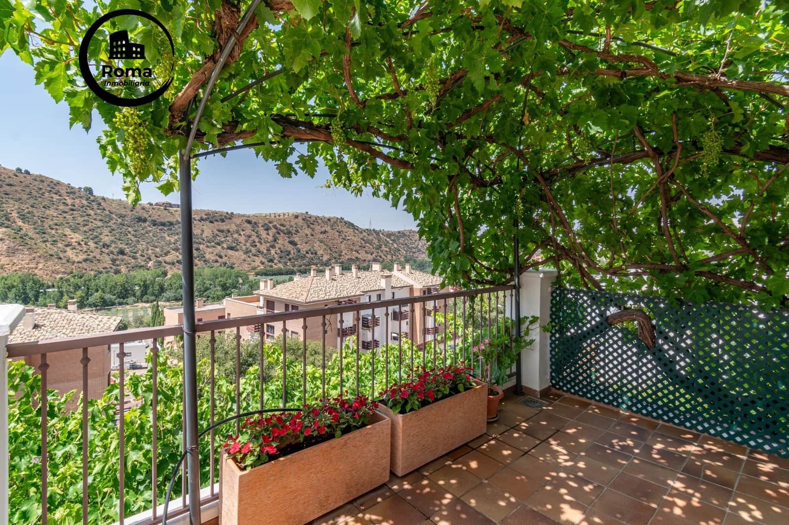 5 slaapkamer Halfvrijstaande villa te koop in Granada stad met zwembad garage - € 410.000 (Ref: 9666712)