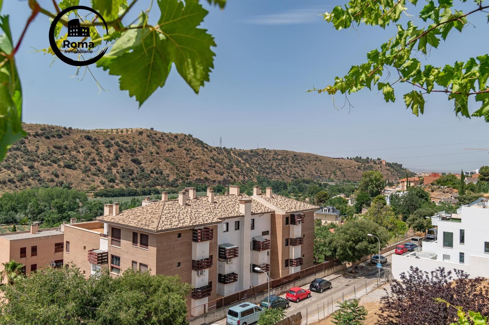 5 slaapkamer Halfvrijstaande villa te koop in Granada stad met zwembad garage - € 410.000 (Ref: 9666712)