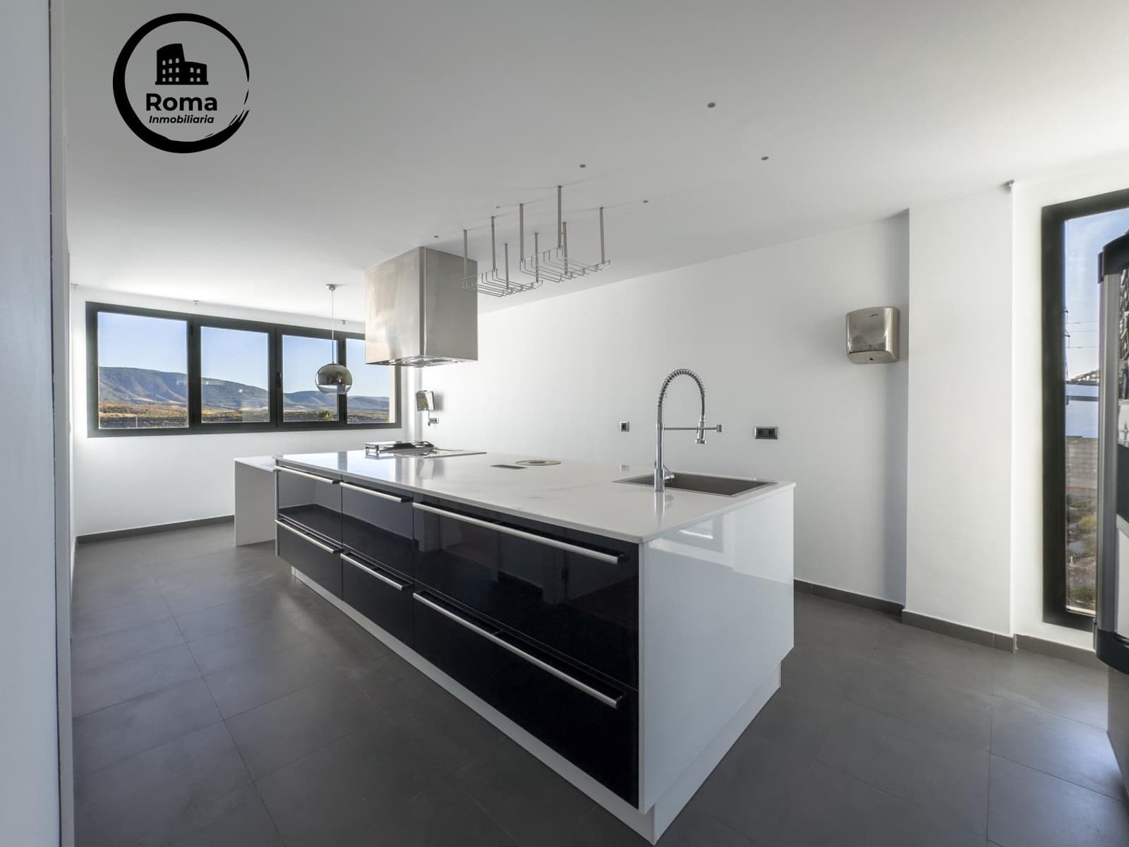 5 sovrum Villa till salu i La Zubia med pool garage - 799 000 € (Ref: 9670805)