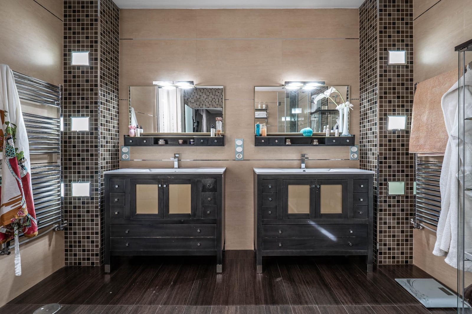 5 bedroom Villa for sale in Ogijares with pool - € 725,000 (Ref: 9670831)