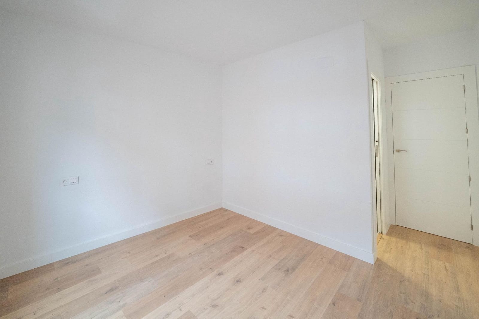 3 bedroom Flat for sale in Granada city with garage - € 398,000 (Ref: 9670842)