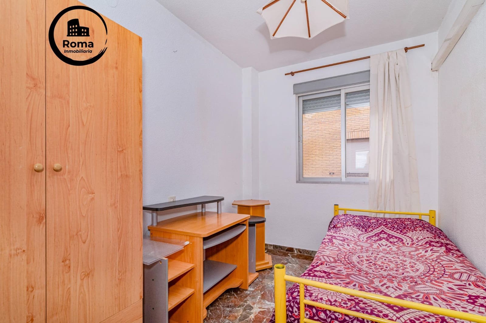 4 bedroom Apartment for sale in Granada city with garage - € 218,000 (Ref: 9670846)