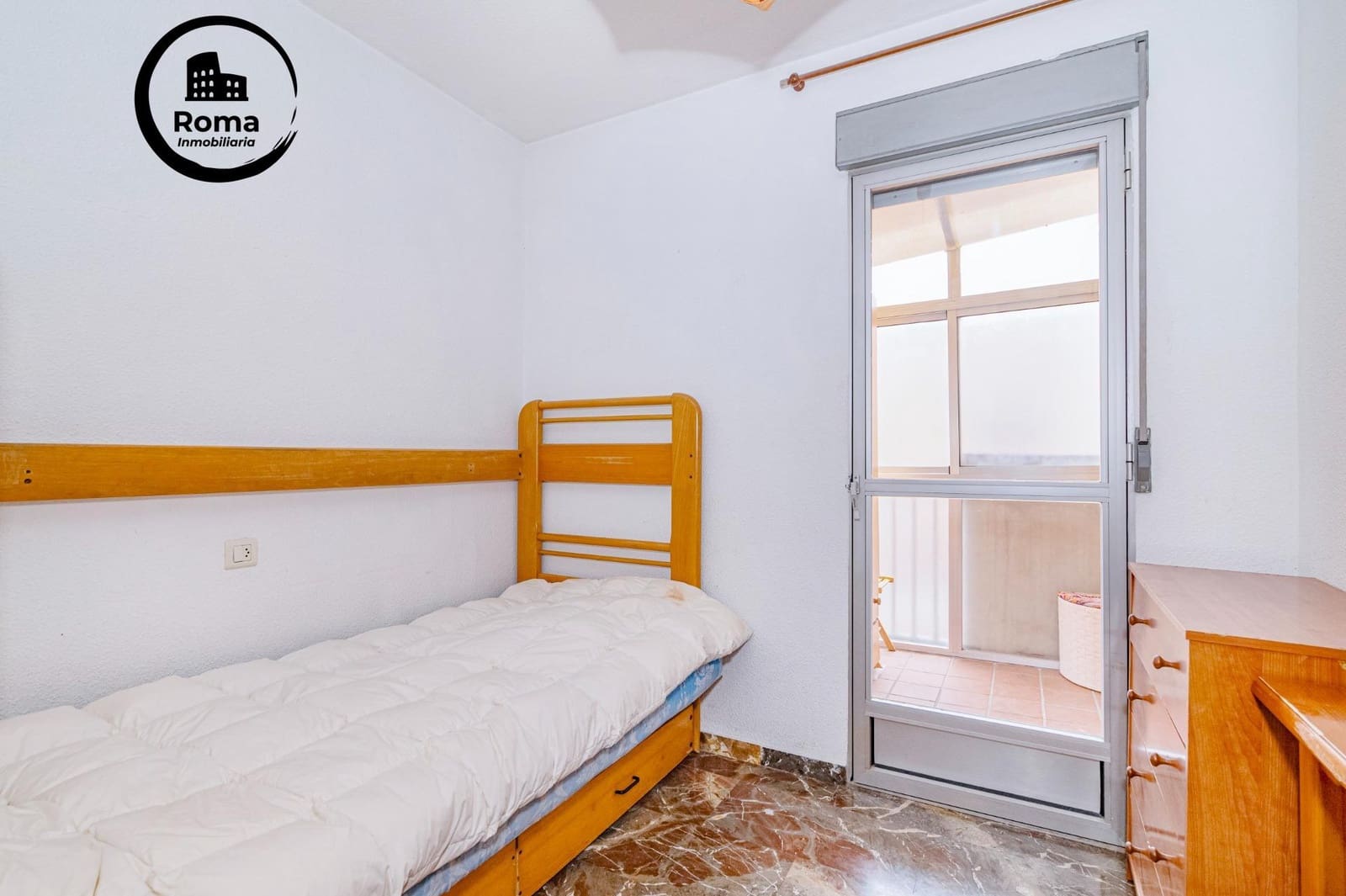 4 bedroom Apartment for sale in Granada city with garage - € 218,000 (Ref: 9670846)
