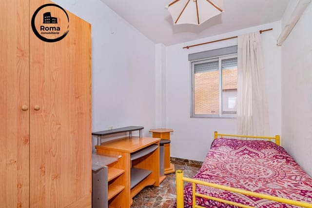 4 bedroom Apartment for sale in Granada city with garage - € 218,000 (Ref: 9670846)