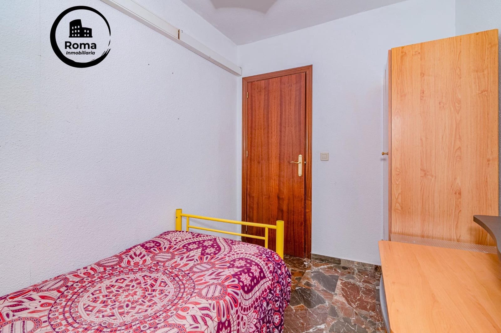 4 bedroom Apartment for sale in Granada city with garage - € 218,000 (Ref: 9670846)