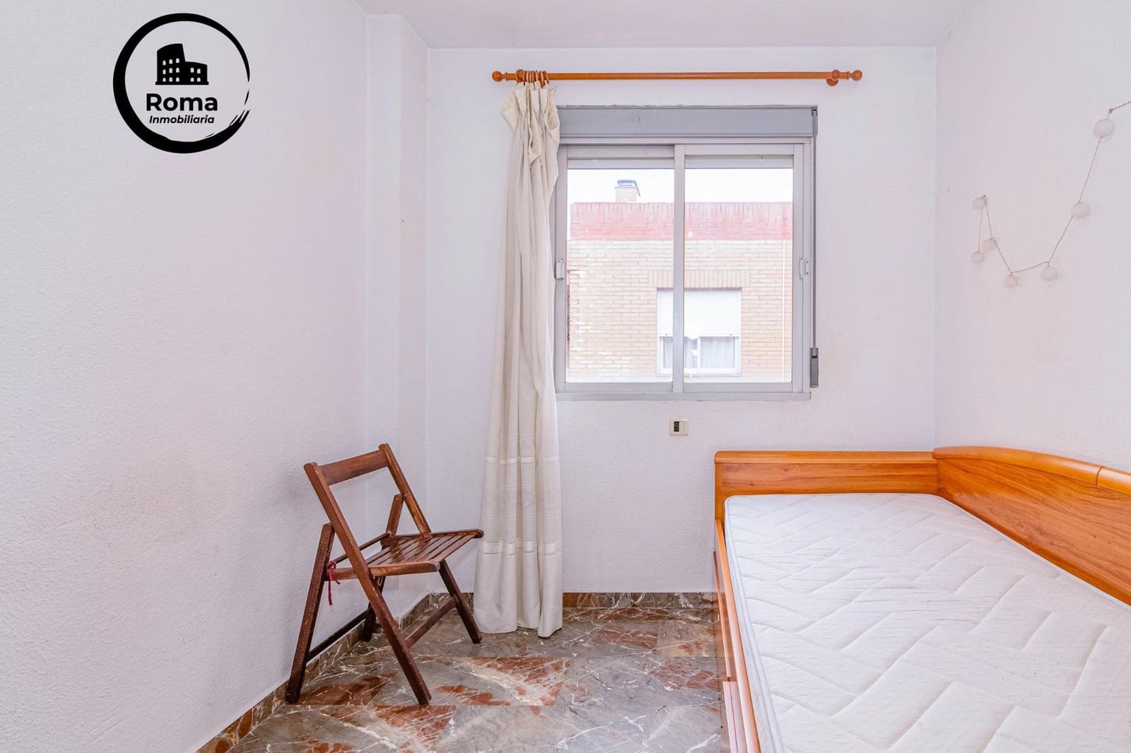 4 bedroom Apartment for sale in Granada city with garage - € 218,000 (Ref: 9670846)