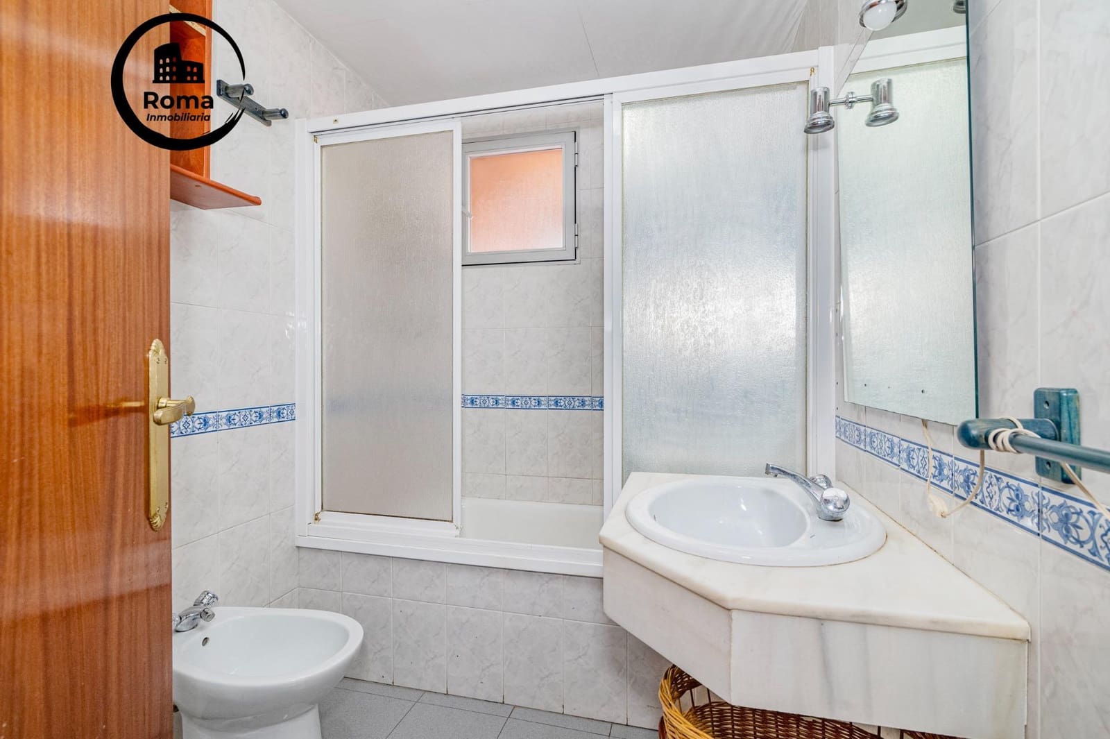 4 bedroom Apartment for sale in Granada city with garage - € 218,000 (Ref: 9670846)