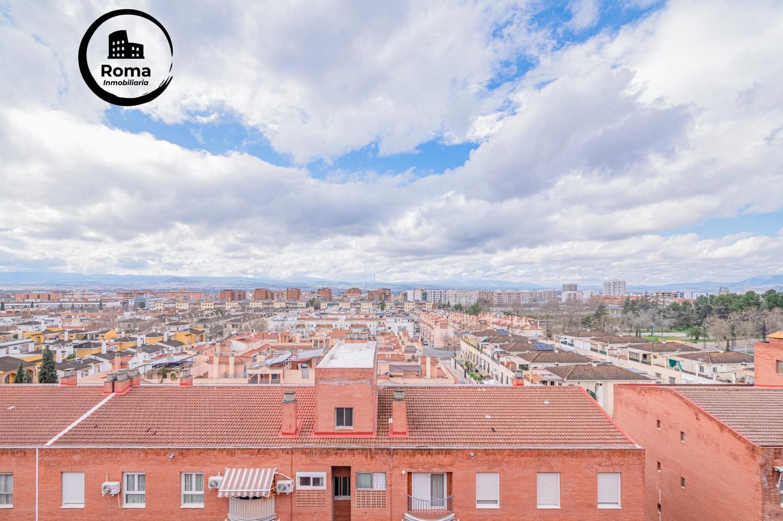 4 bedroom Apartment for sale in Granada city with garage - € 218,000 (Ref: 9670846)