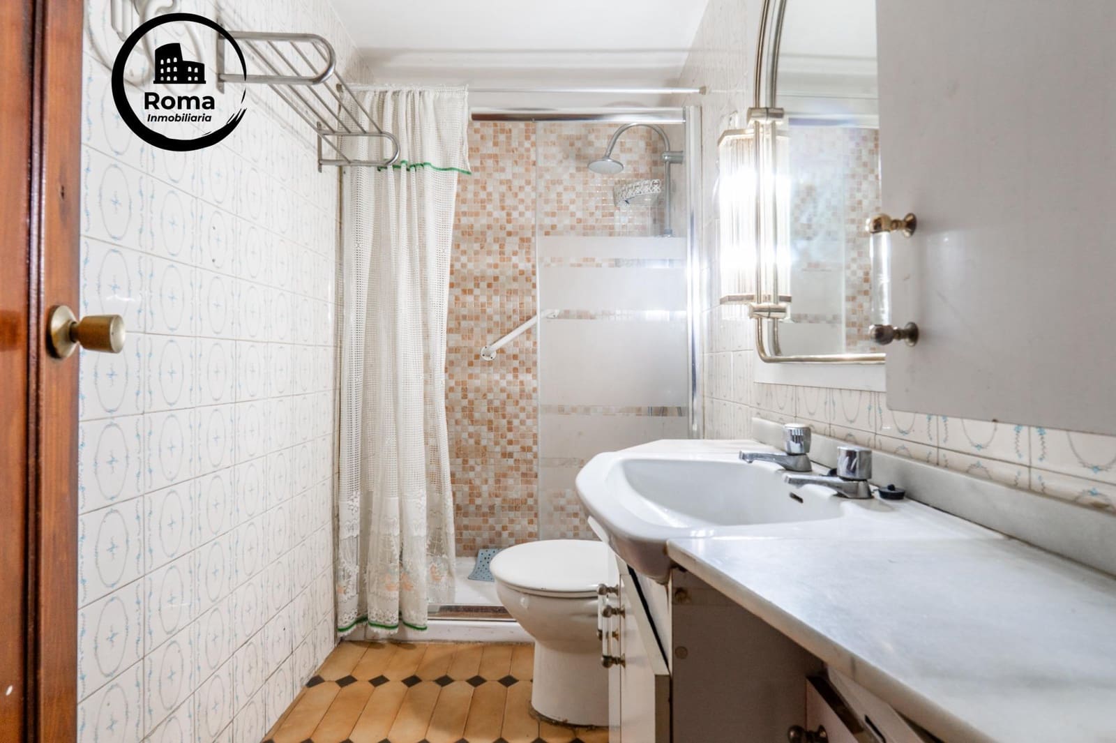 6 soveværelse Byhus til salg i Granada by - € 300.000 (Ref: 9670852)