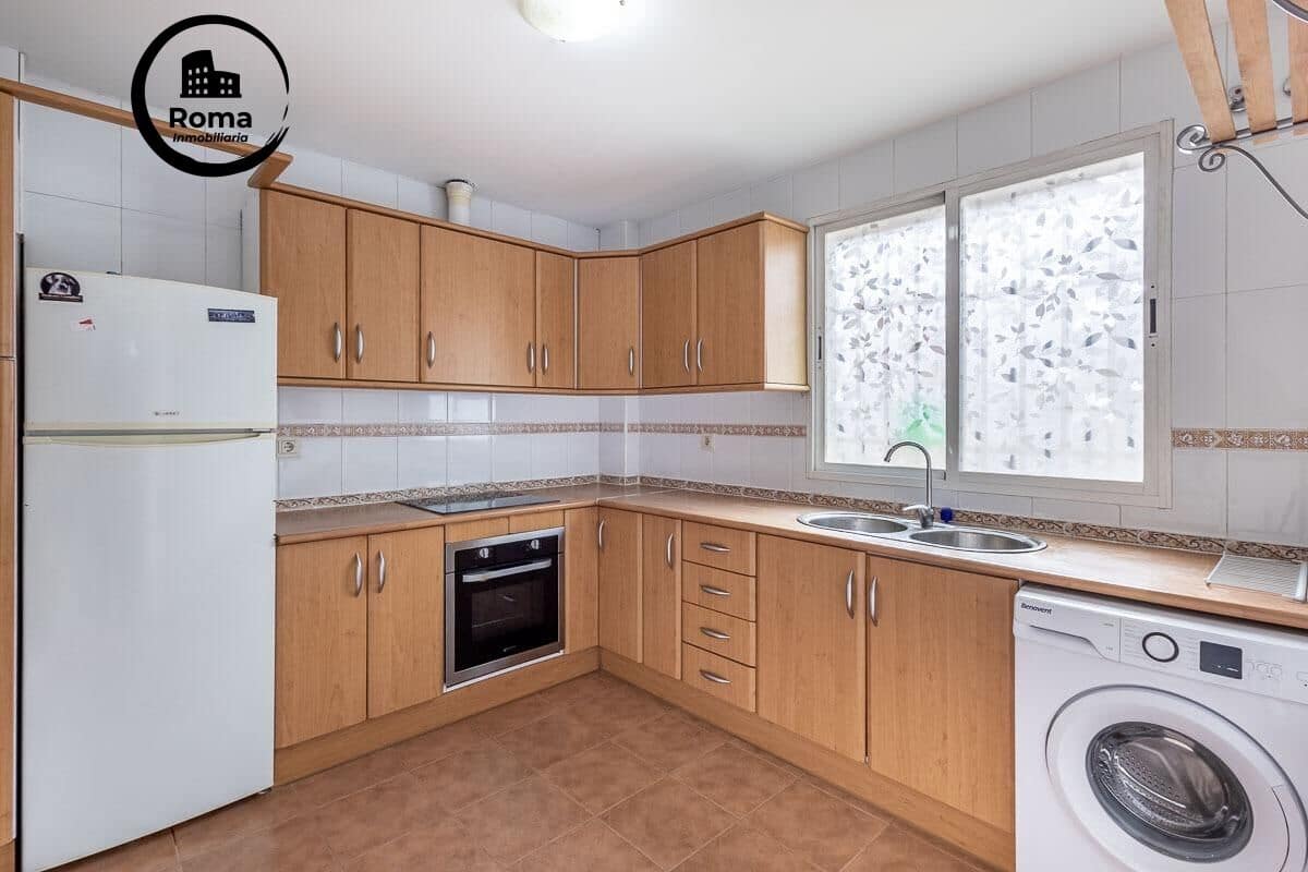 Adosado de 4 habitaciones en La Zubia en venta con garaje - 220.000 € (Ref: 9674411)