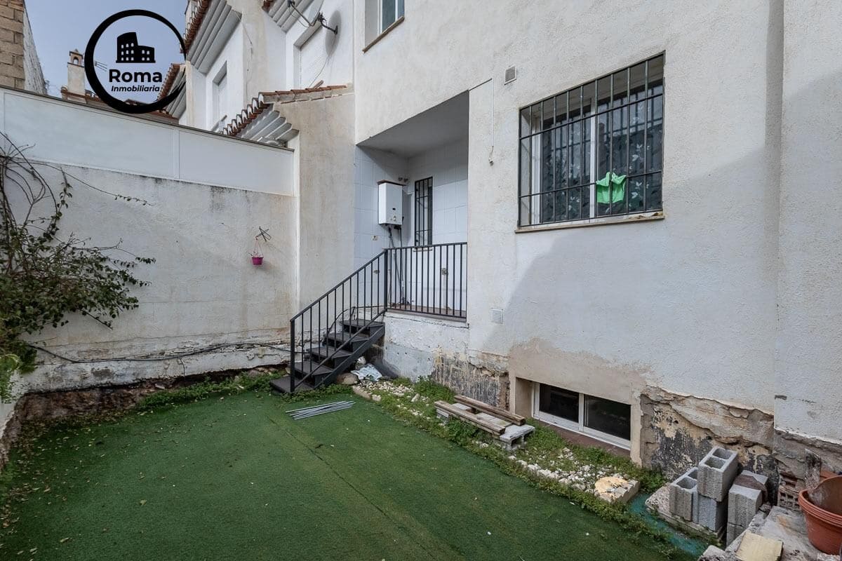 Adosado de 4 habitaciones en La Zubia en venta con garaje - 220.000 € (Ref: 9674411)