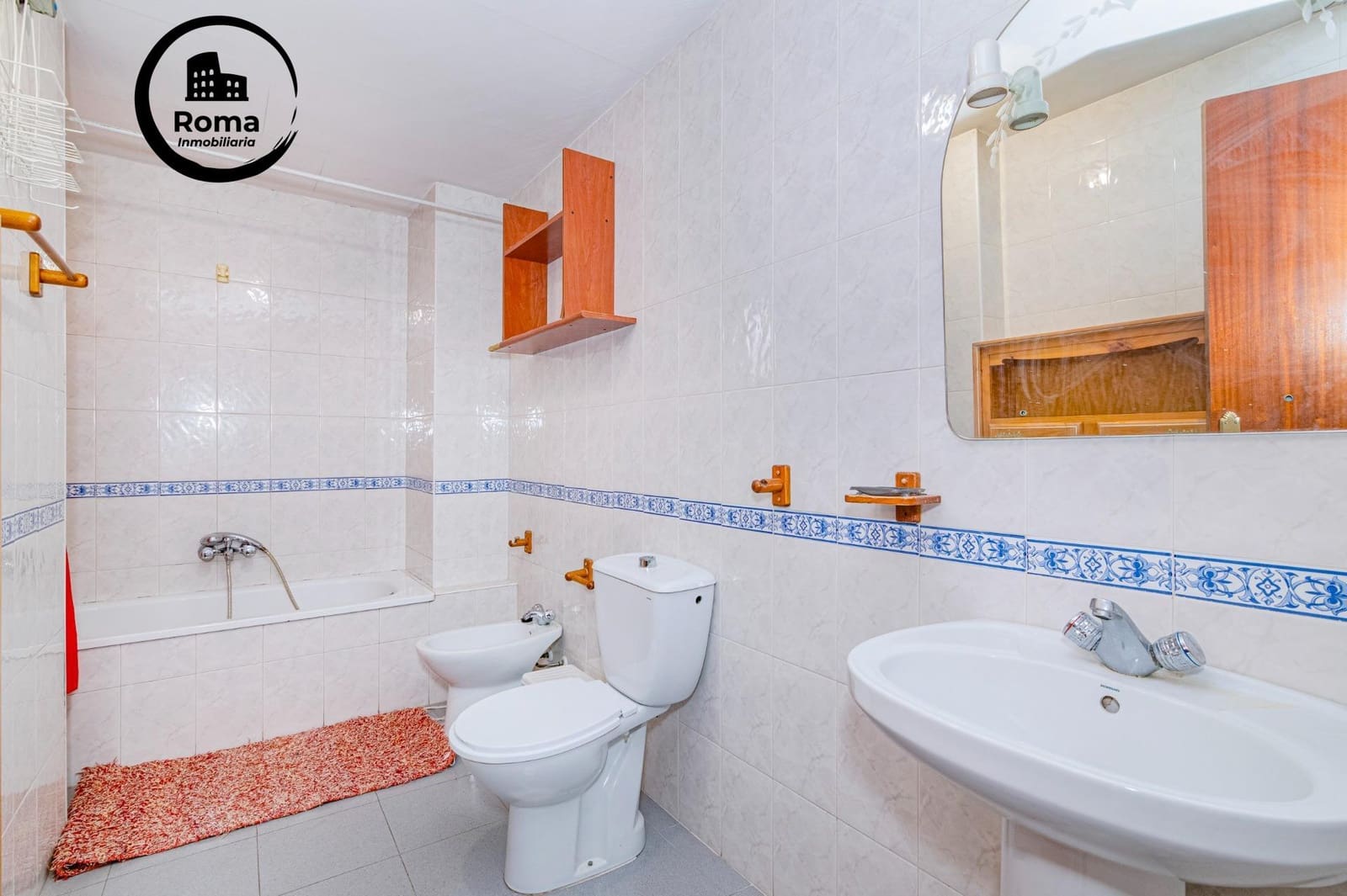 4 bedroom Apartment for sale in Granada city with garage - € 218,000 (Ref: 9674413)