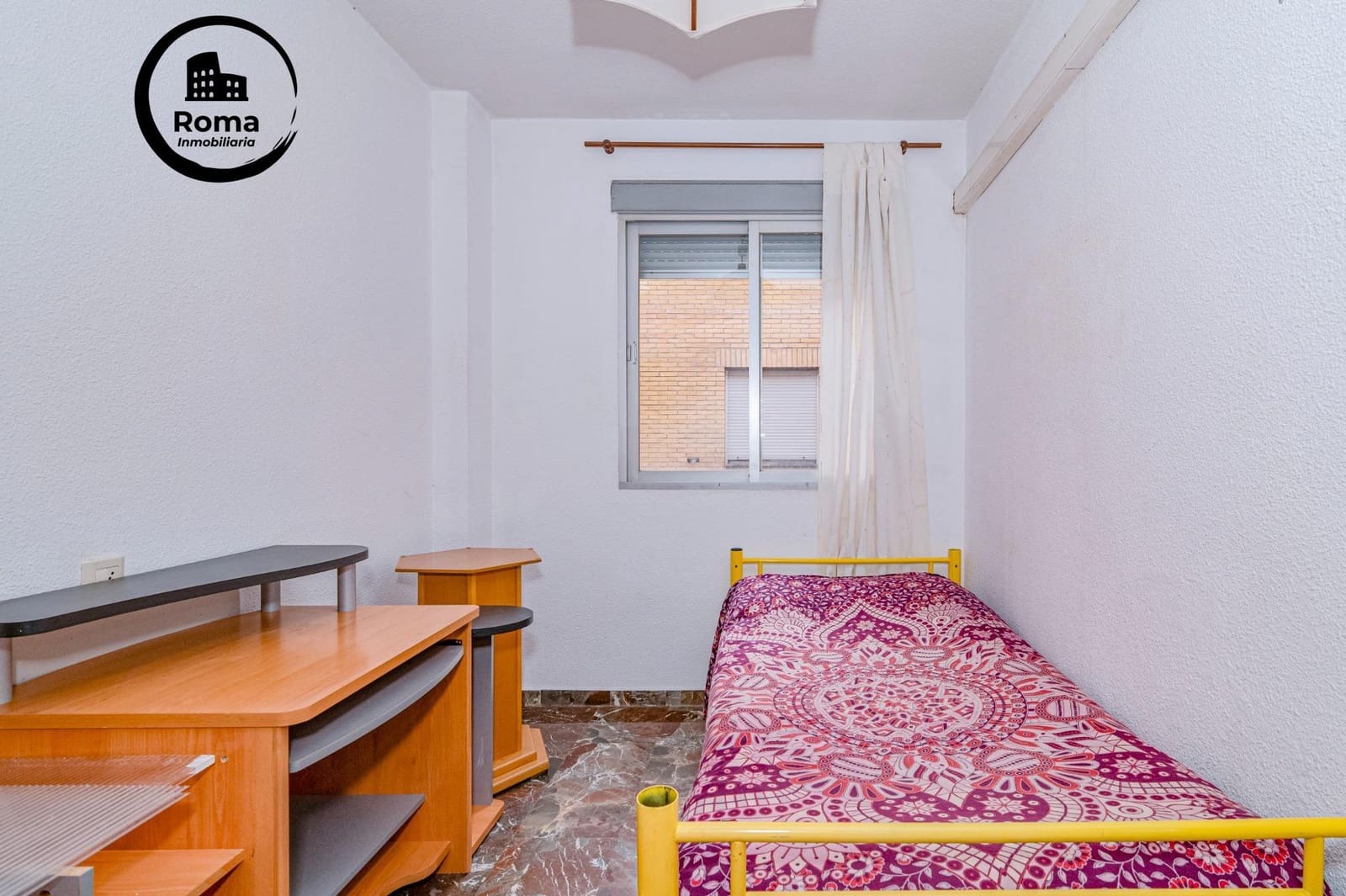 4 bedroom Apartment for sale in Granada city with garage - € 218,000 (Ref: 9674413)