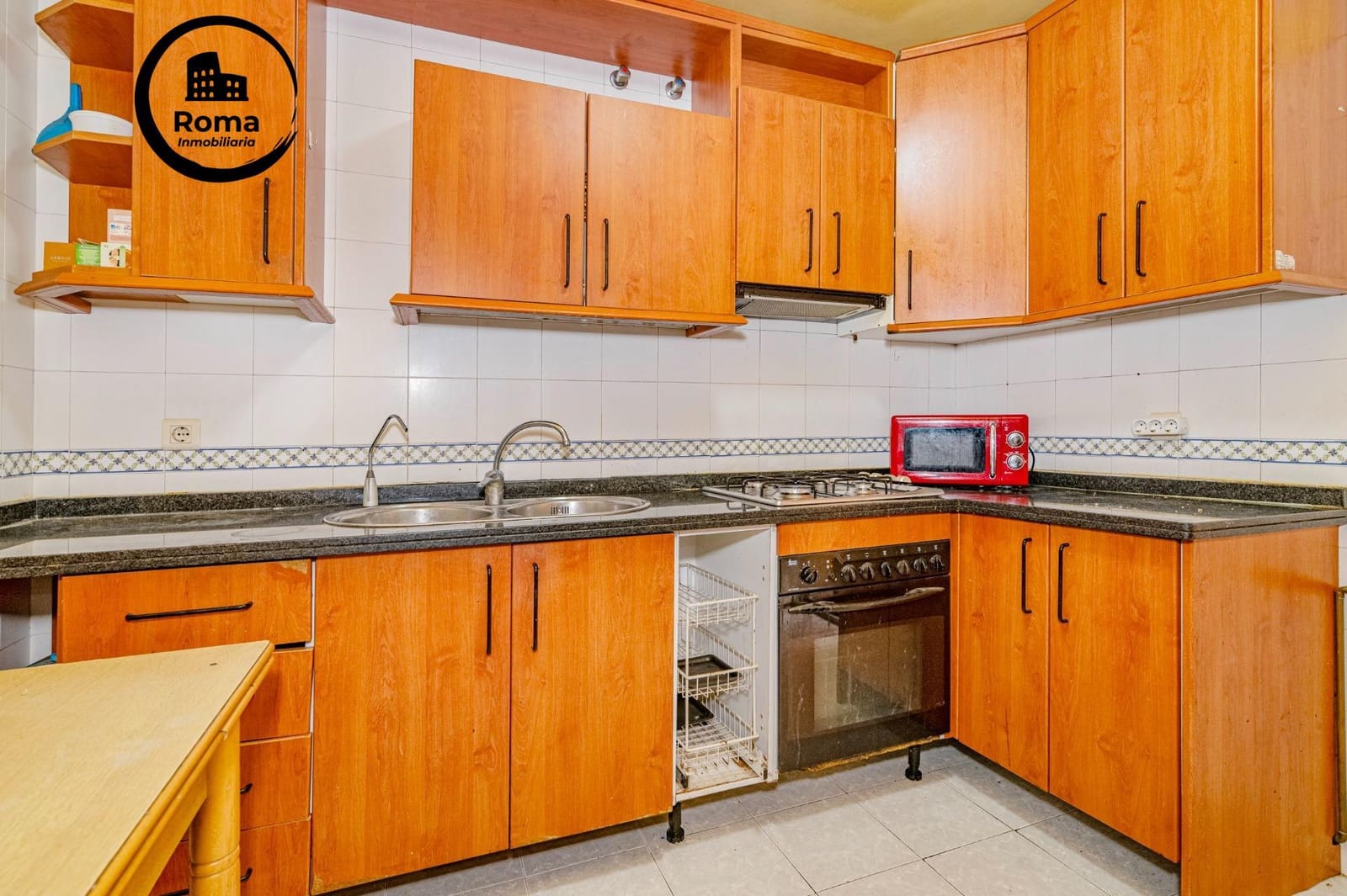 4 bedroom Apartment for sale in Granada city with garage - € 218,000 (Ref: 9674413)