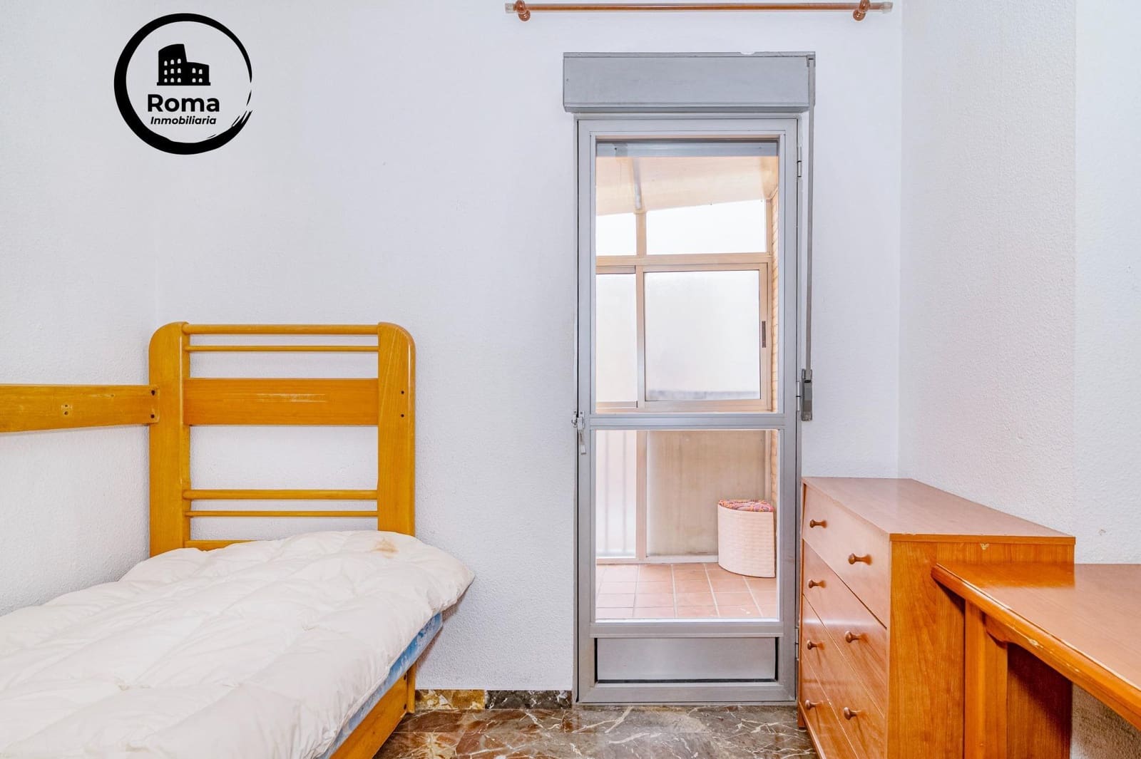 4 bedroom Apartment for sale in Granada city with garage - € 218,000 (Ref: 9674413)