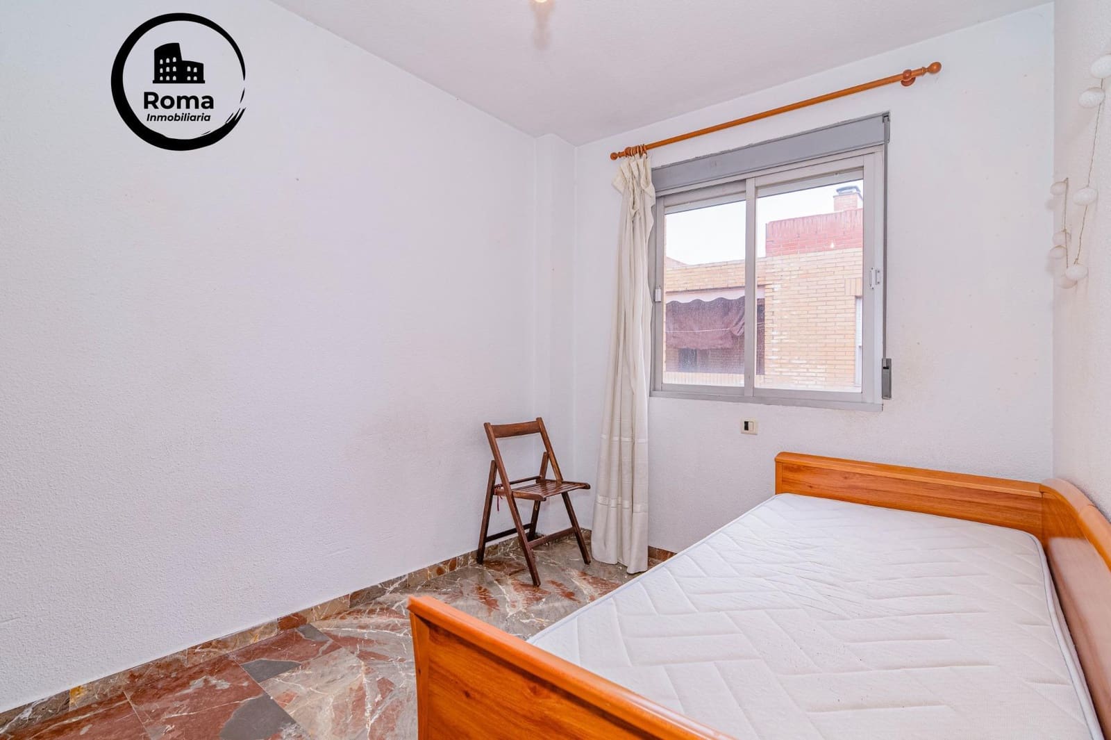 4 bedroom Apartment for sale in Granada city with garage - € 218,000 (Ref: 9674413)