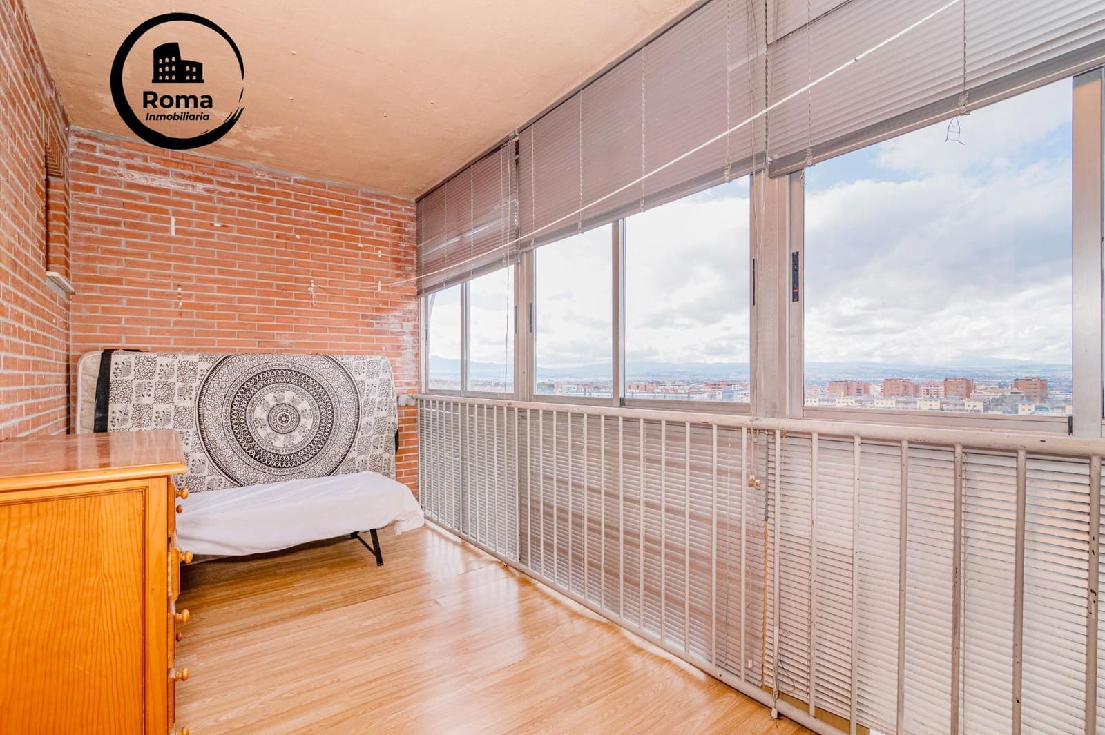 4 bedroom Apartment for sale in Granada city with garage - € 218,000 (Ref: 9674413)