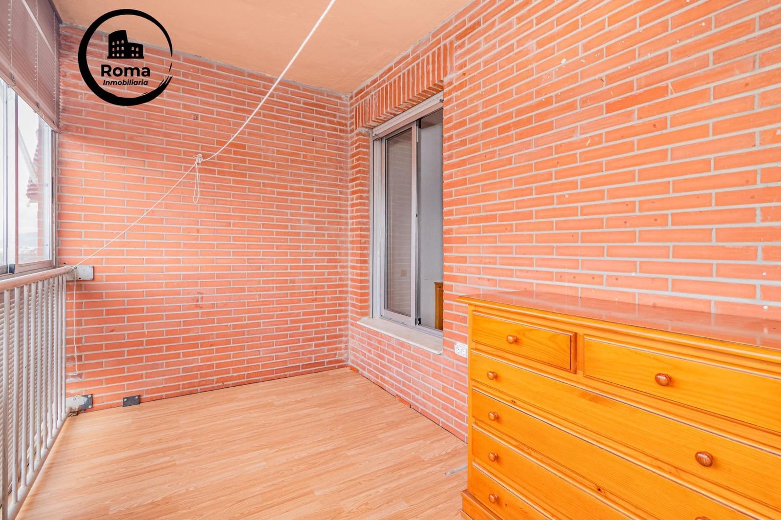 4 bedroom Apartment for sale in Granada city with garage - € 218,000 (Ref: 9674413)